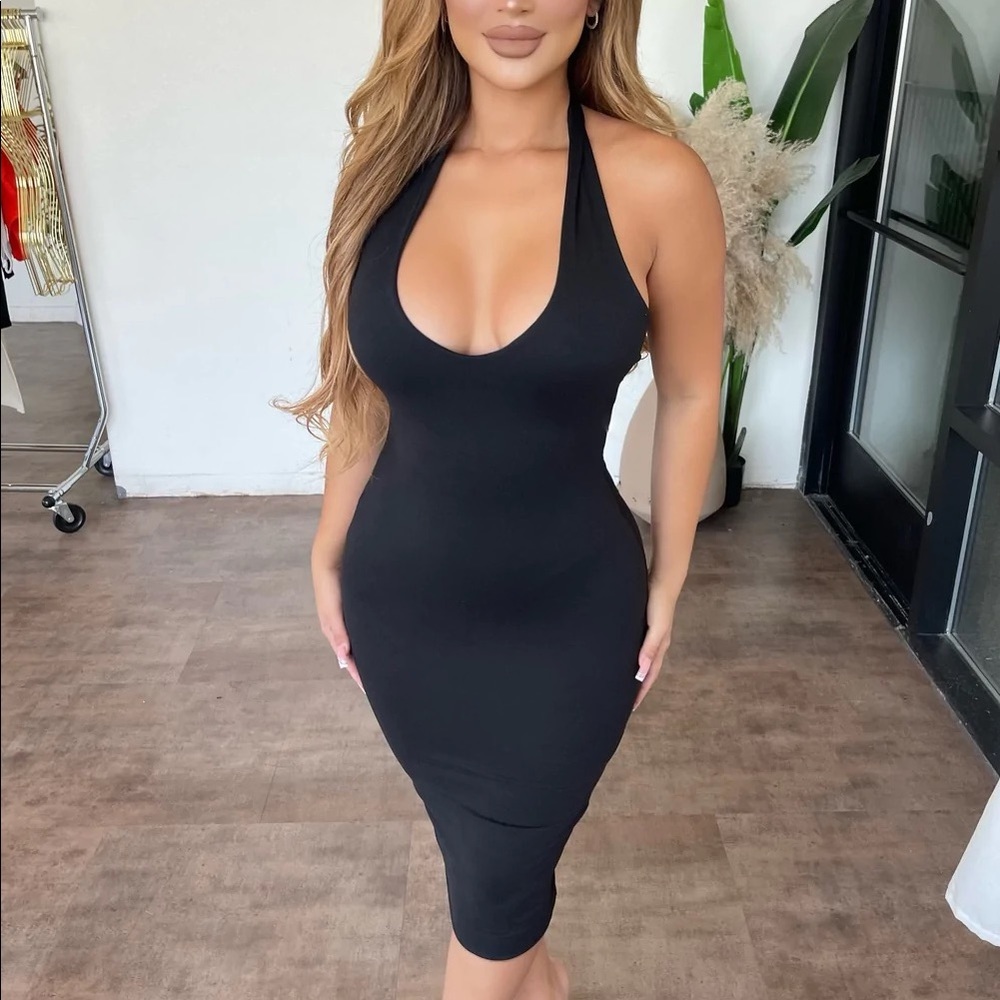 Black halter midi dress 🖤